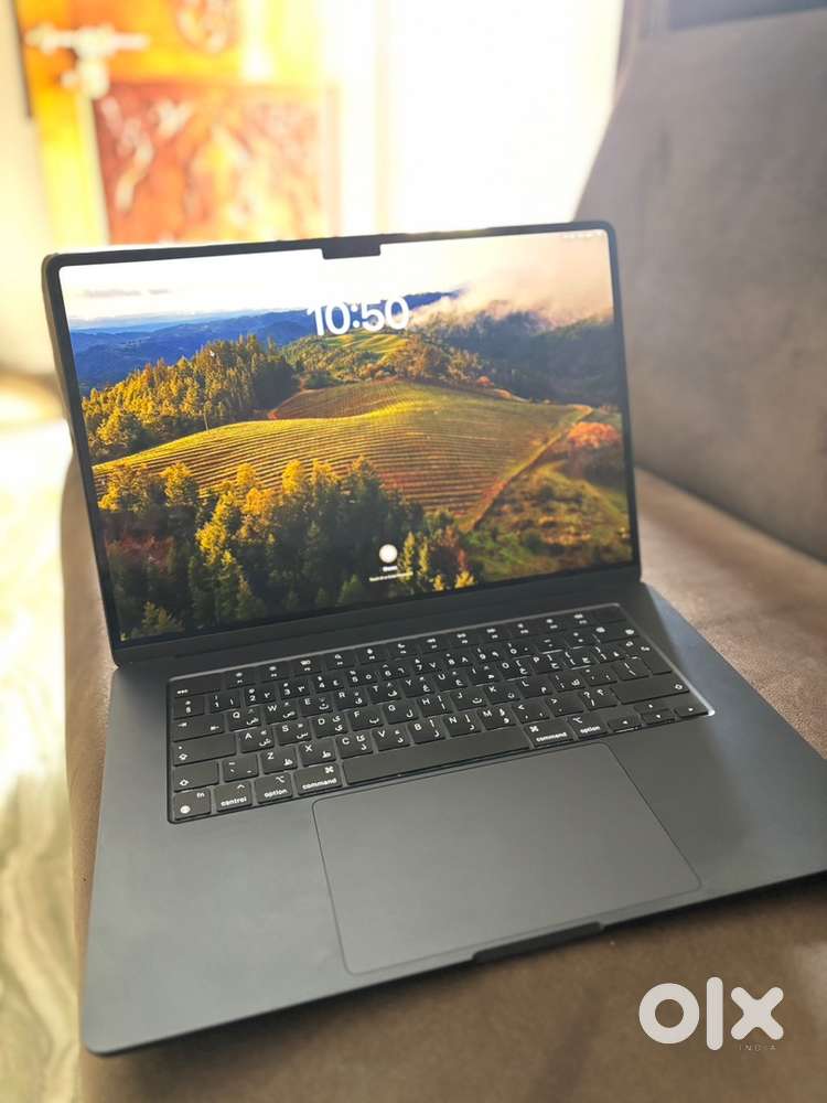 Macbook air M2 2023 (8 GB RAM / 512 GB SSD / 15.3 inch)