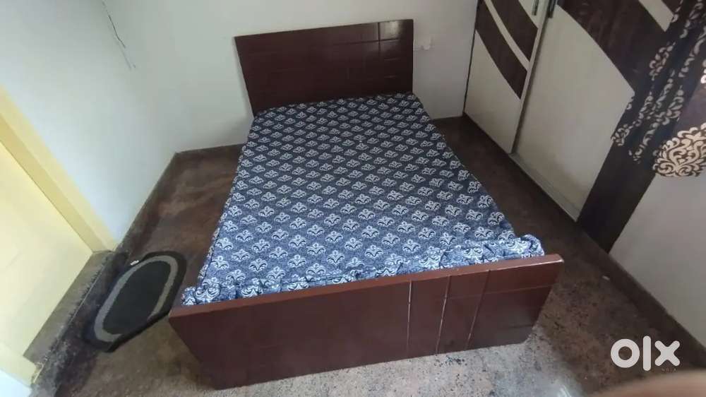Double size bed in good condition