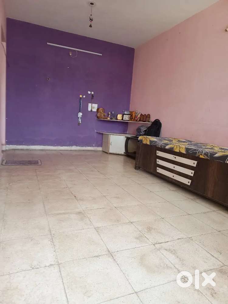 Spacious 1 BHK flat with good locality