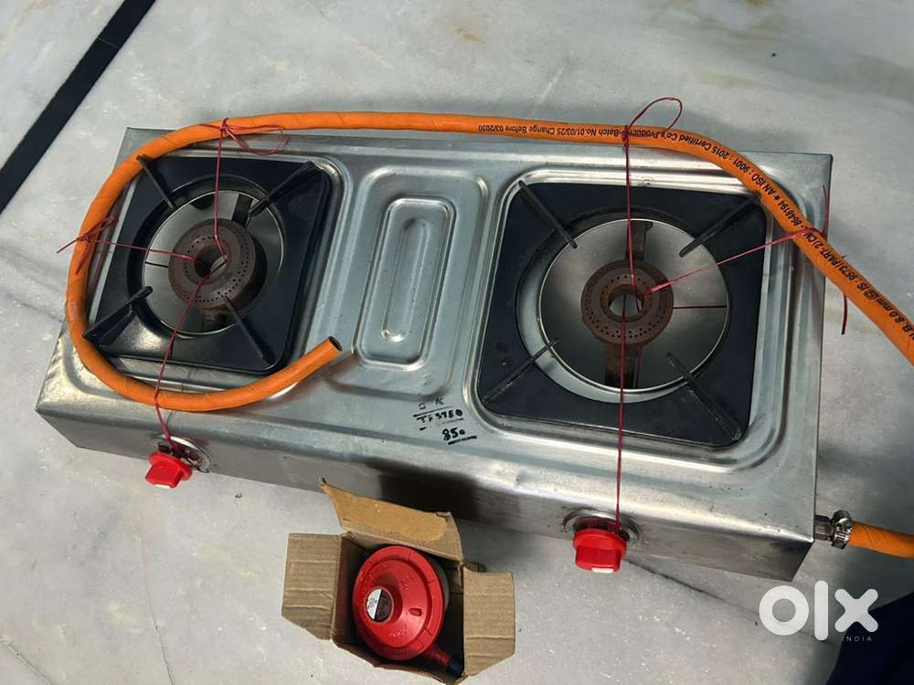 Gas stove with pipe and regulater