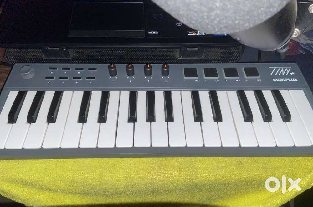Kadence MIDIPLUS+ 32 key Keyboard with 4 velocity sensitive drum pads