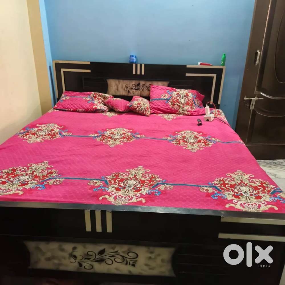 I want room mate only girls.