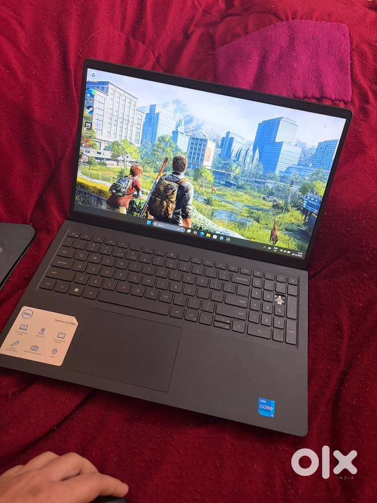 Dell inspiron 3511 laptop with Dell wireless mouse keyboard and stand