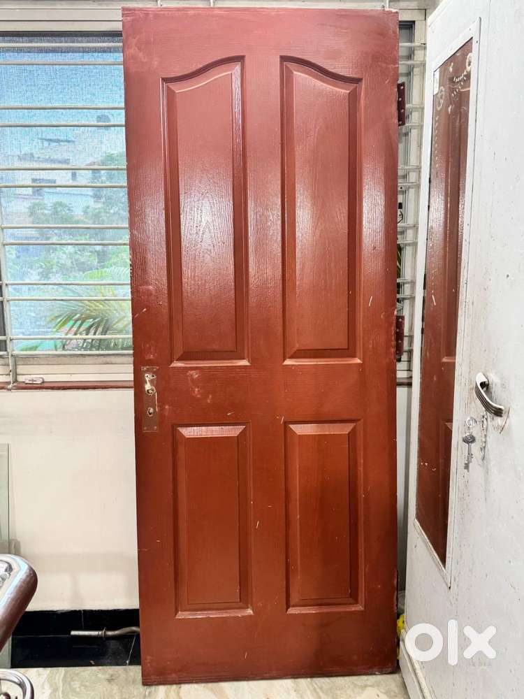 MAIN WOODEN DOOR