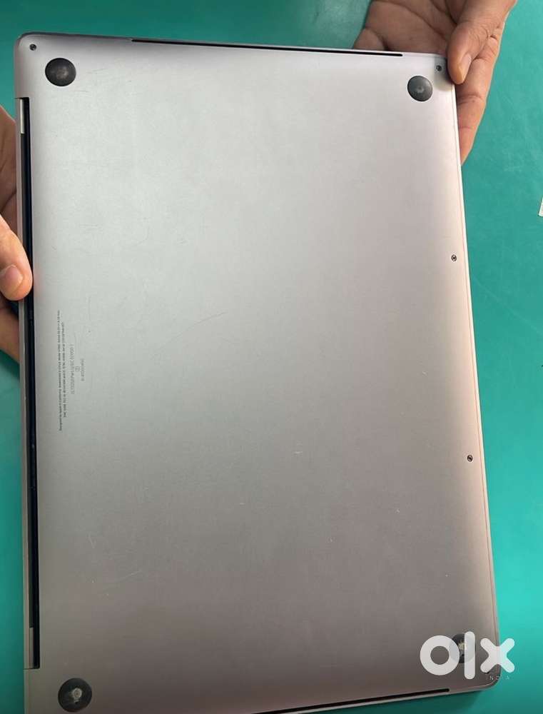 Apple macbook pro tuch bar 16 inches with charger