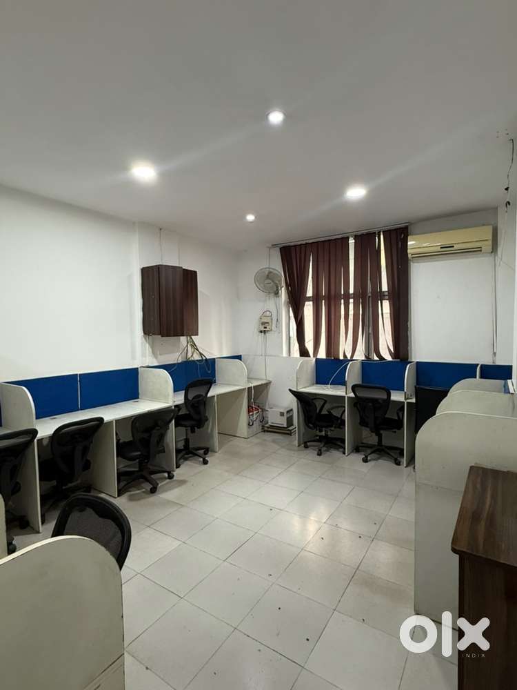 12 workstations 1 boss cabin