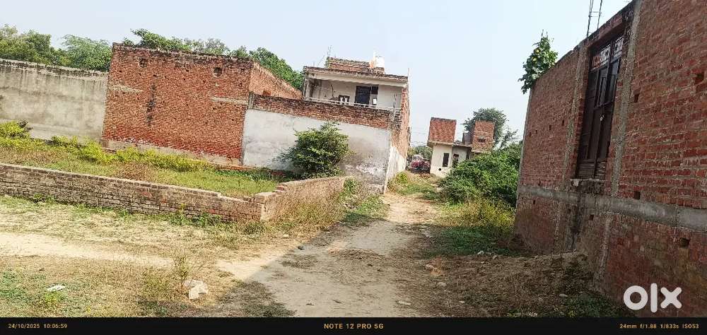 Very good location corner plot double Road
