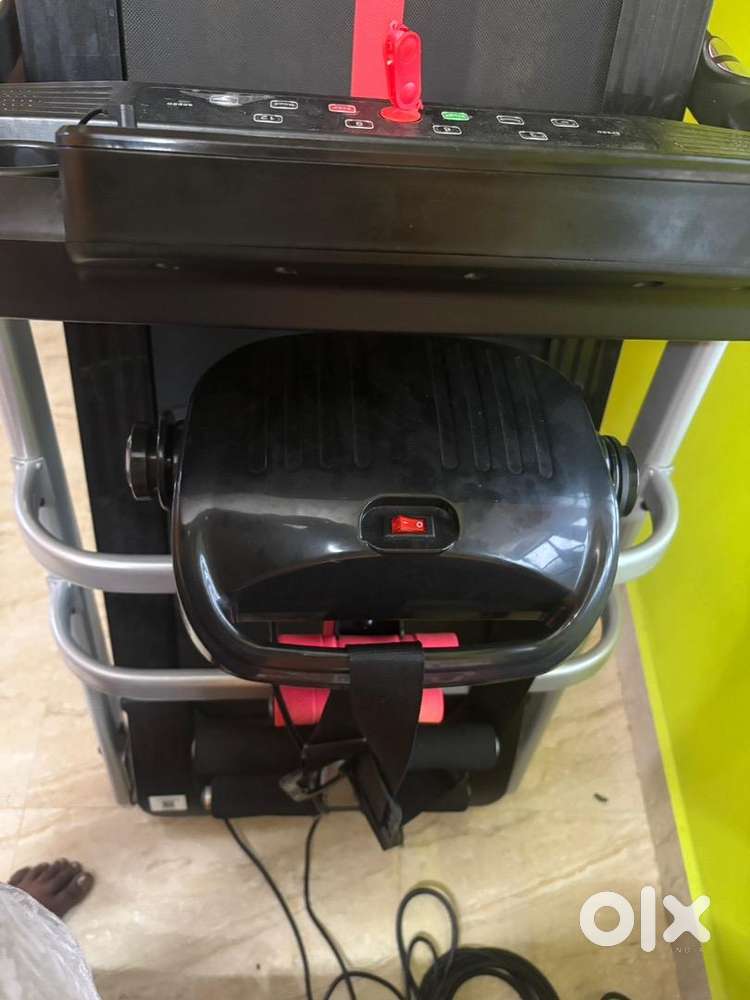 Tred mill with massager
