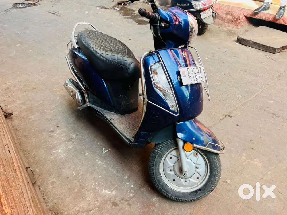 100% condition Abhi Sarvice karwayi Hai company se All complete hai