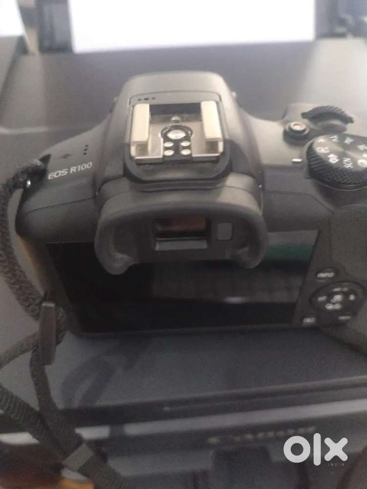 Camera R 100 canon