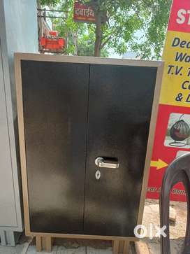 New iron almirah 4 ft height (Gurgaon sector 6