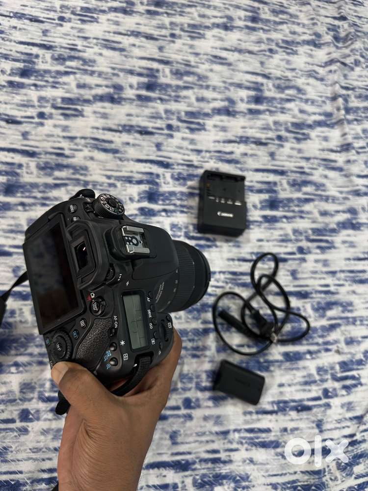 Canon EOS 80D 18-135 mm DSLR camera