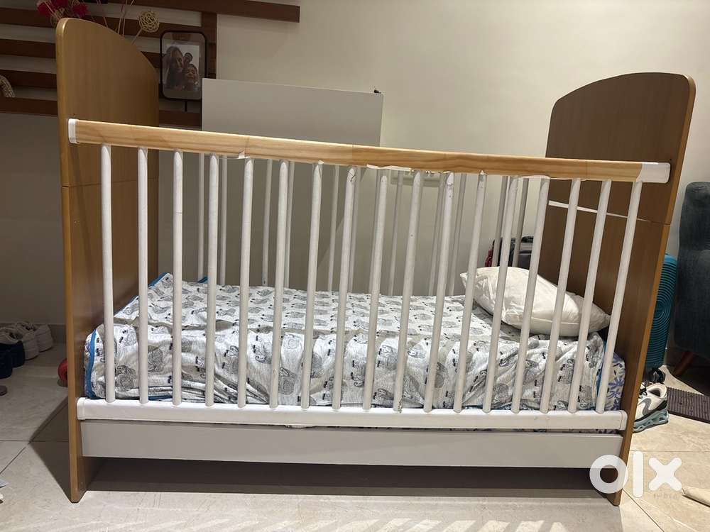 Baby crib with mattress