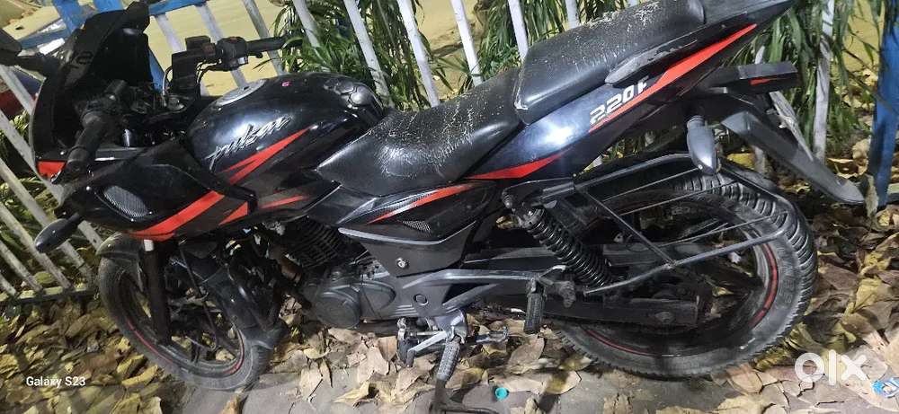 Pulsar 220