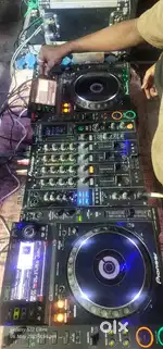 Pioneer CDJ 2000 And DJM 800 mixer