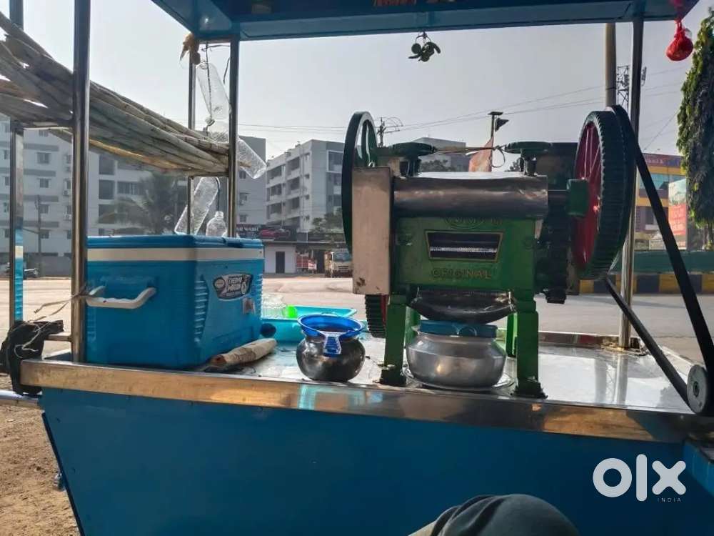 Sugar cane juice machine