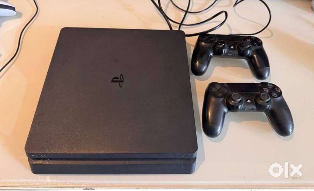 SONY PS4 2018 BOUGHT WITH TWO CONTROLLERS