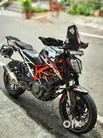 Duke 390 loaded with accessories