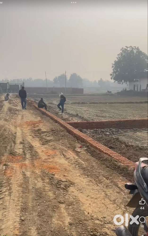 Book kare plot behtrin location ghazipur road sandaha ke pass siyo me