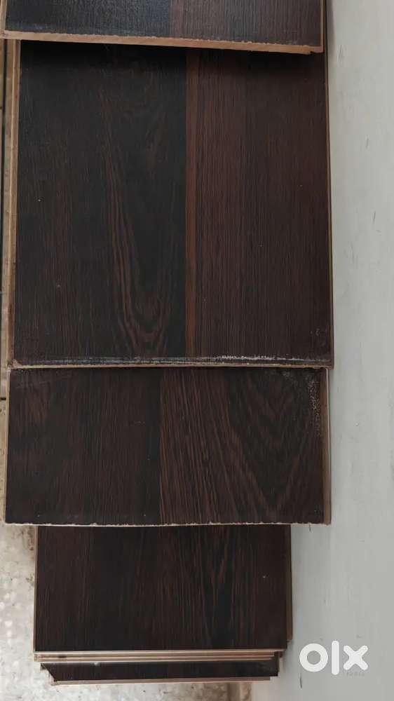 Wooden laminate flooring