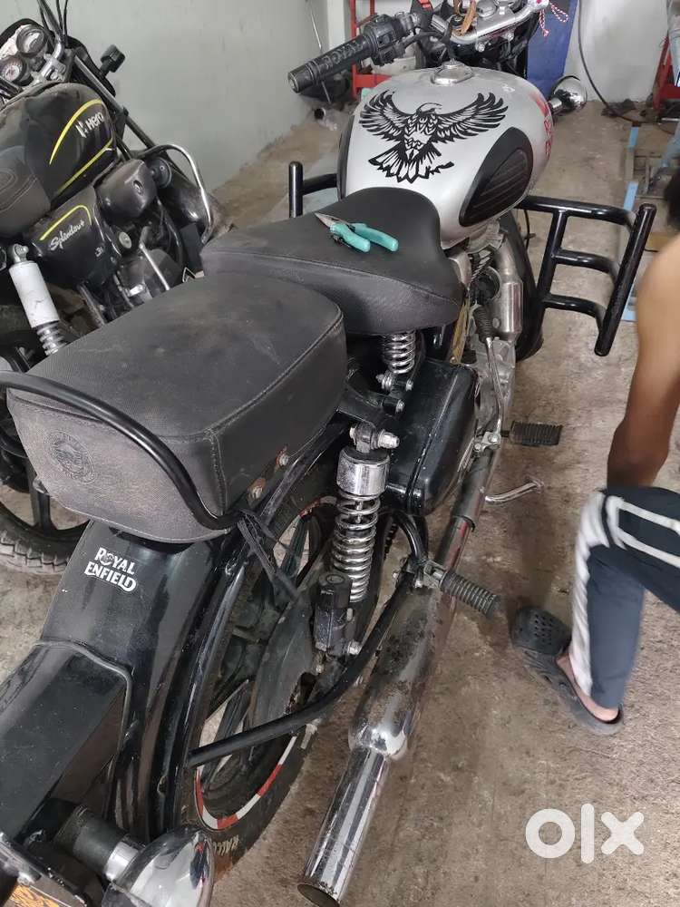 Bullet 350 classic metelic silver bike