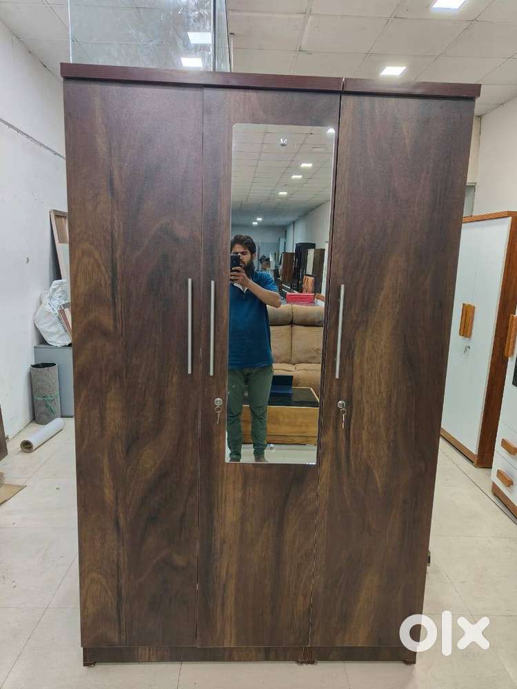WELL FURNISHED 3 DOOR WARDROBE IN JUNGUL WOOD FROM FACTORY