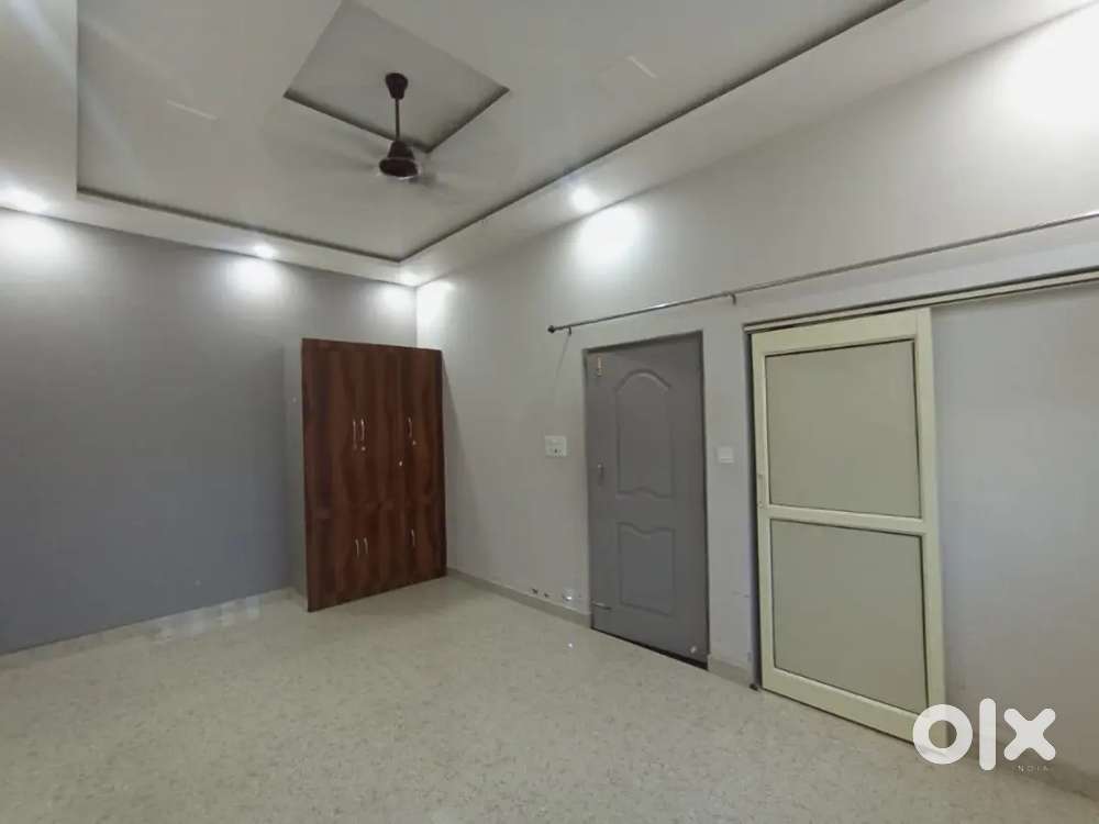 Indipendent 2Room set At Bhagwanpur Near LordkrishnaSchool Katghariya