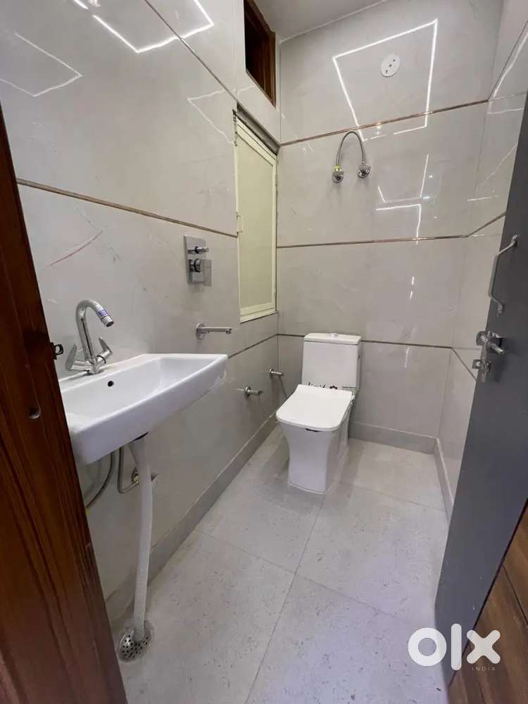 2bhk builder floor car parking lift