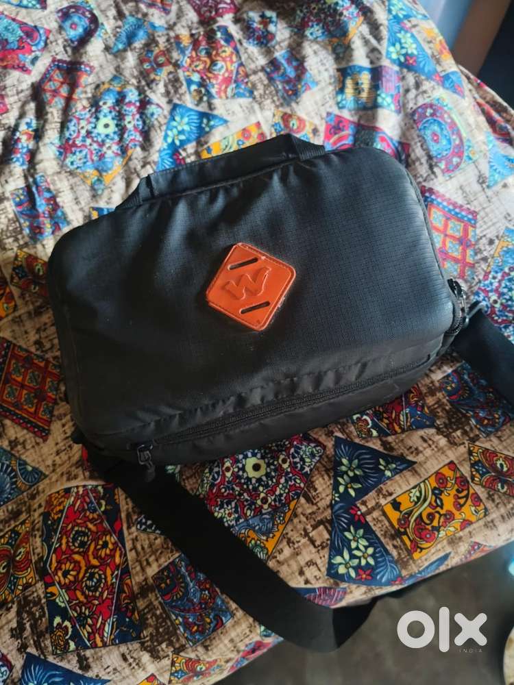 Canon 1500 D DSLR rarely used with doulbe lense , bag and stand