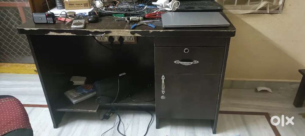 Computer table