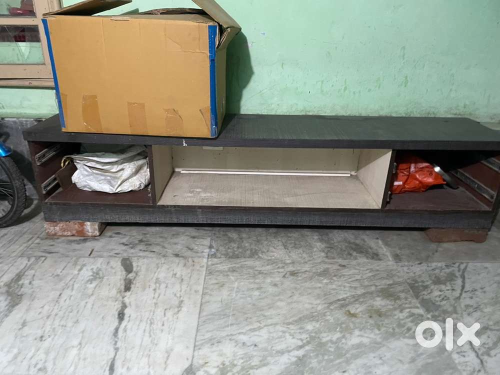 Huge wall unit with 4 drawers