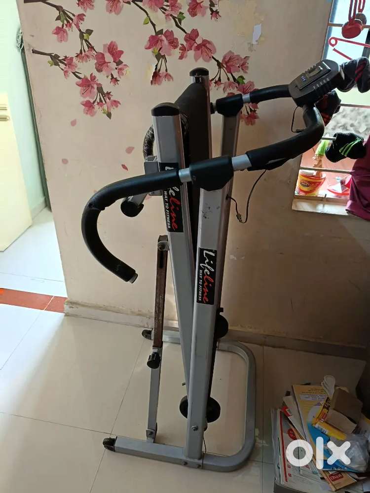 Lifeline manual treadmill