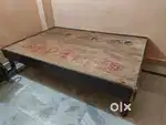 4*6 bed and computer table in good condition