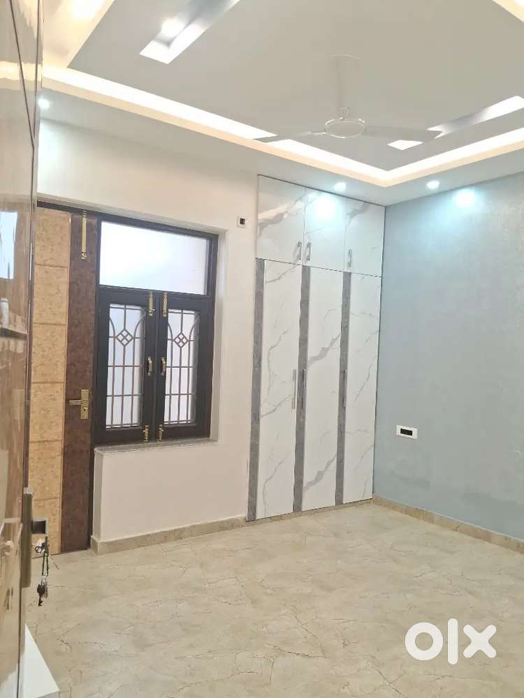 2bhk with roof right