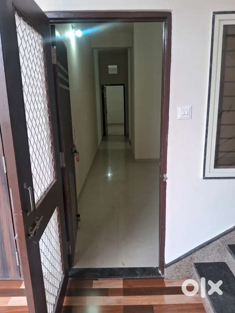 Upper Floor for Rent in Mitra Bandhu Nagar