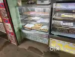 Dukan m kaam krne k lie ladke chaiye or counter m khade hone k lie bhi