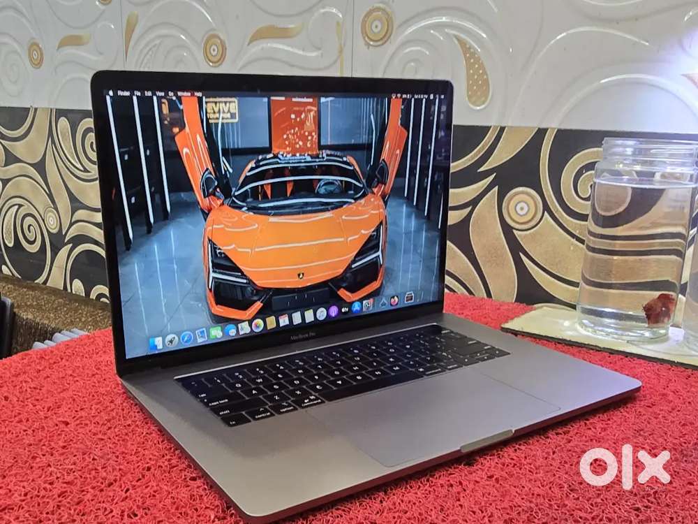 Apple Macbook Pro i9 16gb 512gb 5.5gb GRAPHICS 15inch Retina Touchbar