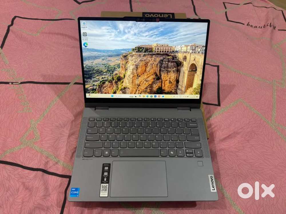 1mnth 13th Gen i5 Touchscren Lenovo Insurance and warranty till 2028