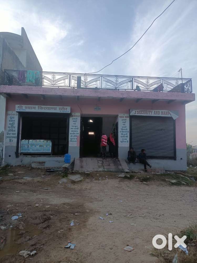 228gaj plot me 10kamre or 2 dukan bani hui friends colony