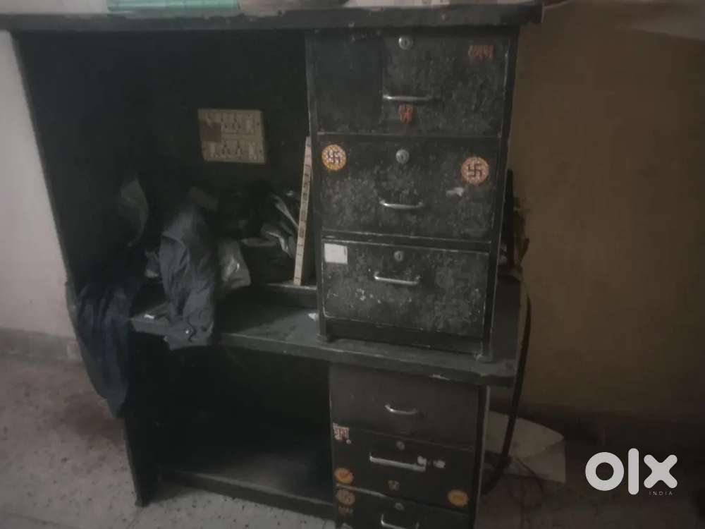 2 Computer Tables for Sale – Good Condition, Best Price