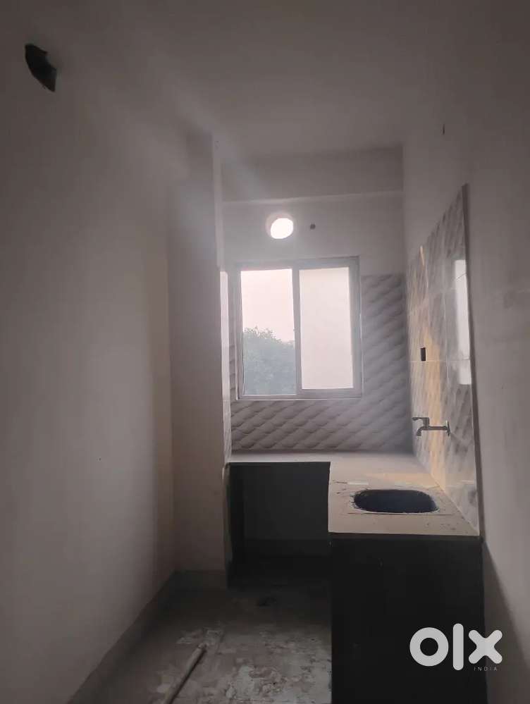 2BHK apartment flat sale in picnic garden on road