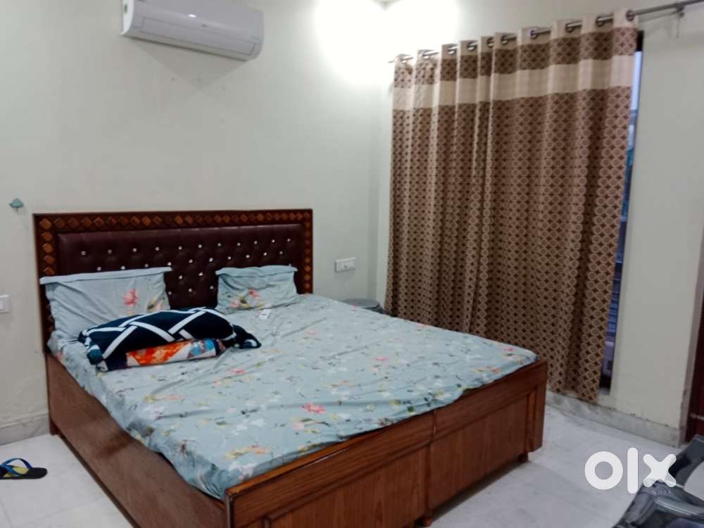 1 Room Available in 2 Bhk Flat