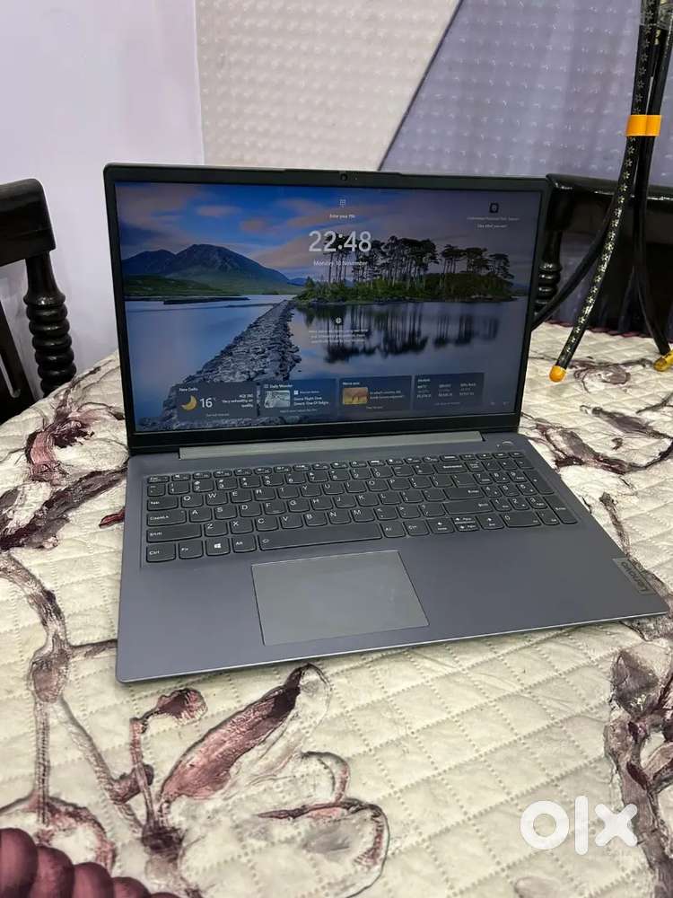 Selling Lenovo ideapad slim 3