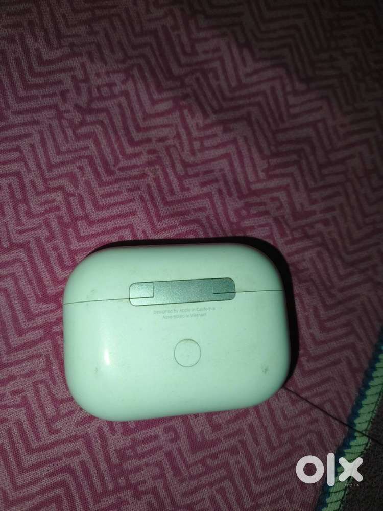 Apple airpod 2gen 1 month old