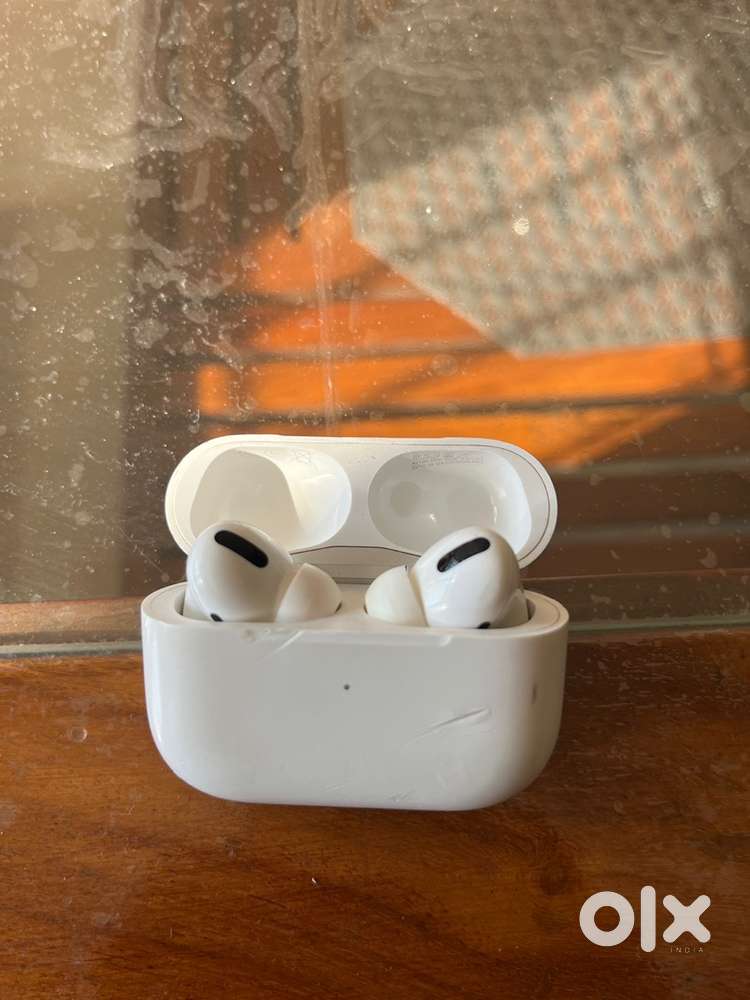 Airpods pro with wireless charging case