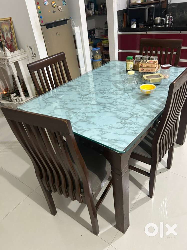4 seater dining table