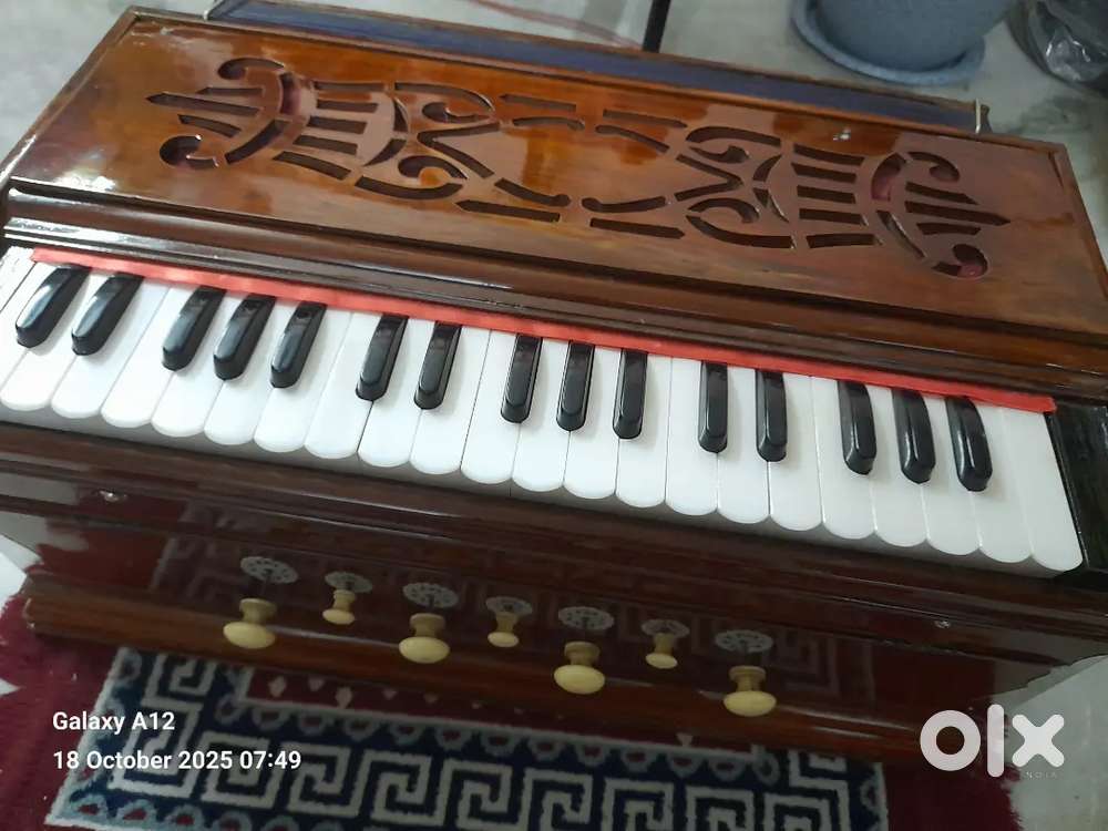 Antique Harmonium