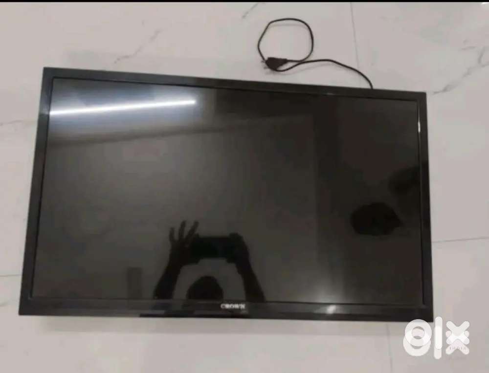 New 32 inch tv  display khrab hai bs baki sb thik he working condition