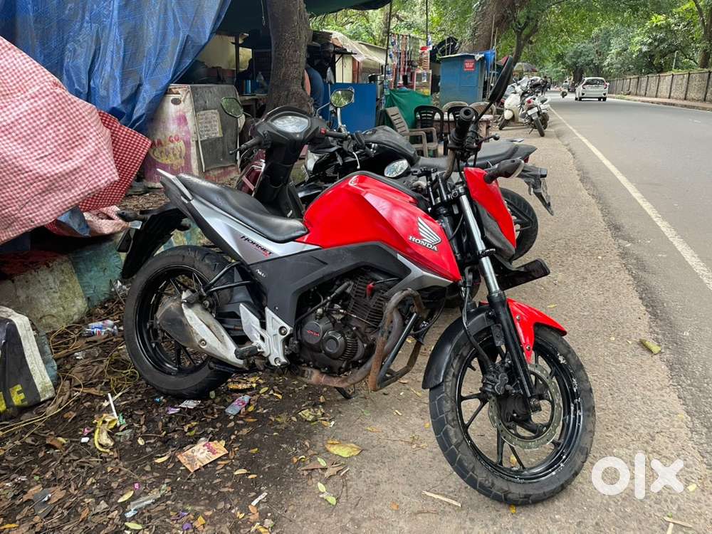 Hornet 160r sports bike