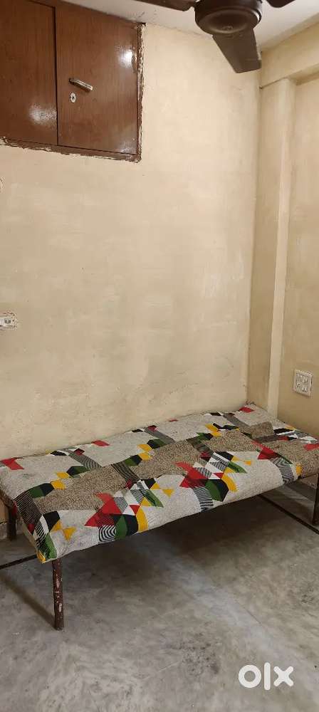 Room available in malviya nagar